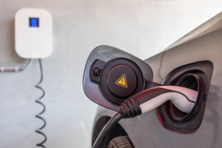 How to Choose the Right EV Home Charging Station in 2025