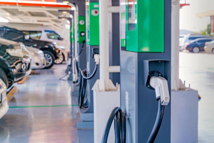 Best EV Charger Solutions for Hotels, Restaurants & Shopping Centers